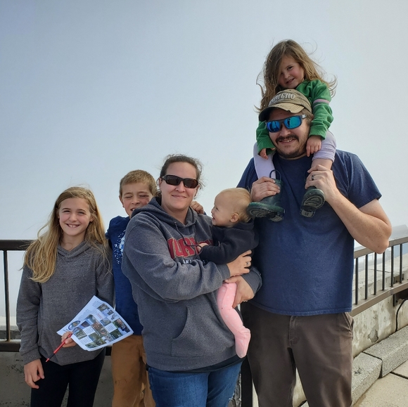 Meet your Posher, Nichole - Picture 2 of 2